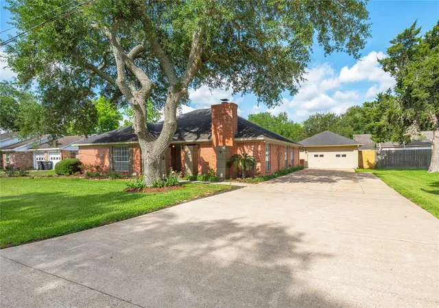 Homes for sale in Alvin, TX | 1604 S Hill St, Alvin, TX 77511 | MLS# 90349911