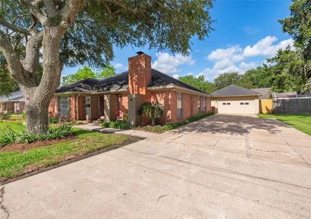 Homes for sale in Alvin, TX | 1604 S Hill St, Alvin, TX 77511 | MLS# 90349911
