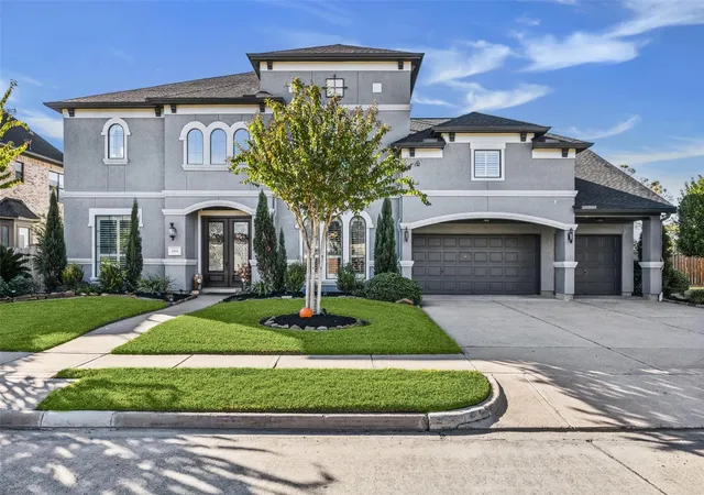 Photo 1 of Sale Pending at 2504 Baywater Cyn Dr, Pearland, TX 77584 | MLS# 32149725 | Listing updated on 2026-09-21
