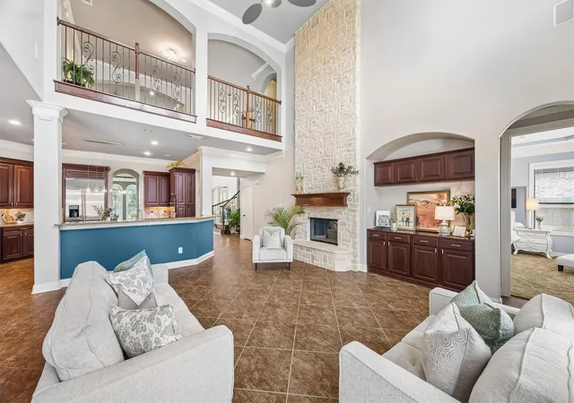 Photo 3 of Sale Pending at 2504 Baywater Cyn Dr, Pearland, TX 77584 | MLS# 32149725 | Listing updated on 2026-09-21