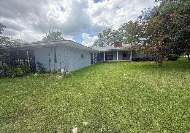 Photo 2 of Single family home for sale at 15 Meadow Lake Dr, Trinity, TX 75862 | MLS# 20447014 | Listing updated on 2026-08-28
