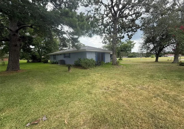 Photo 4 of Single family home for sale at 15 Meadow Lake Dr, Trinity, TX 75862 | MLS# 20447014 | Listing updated on 2026-08-28