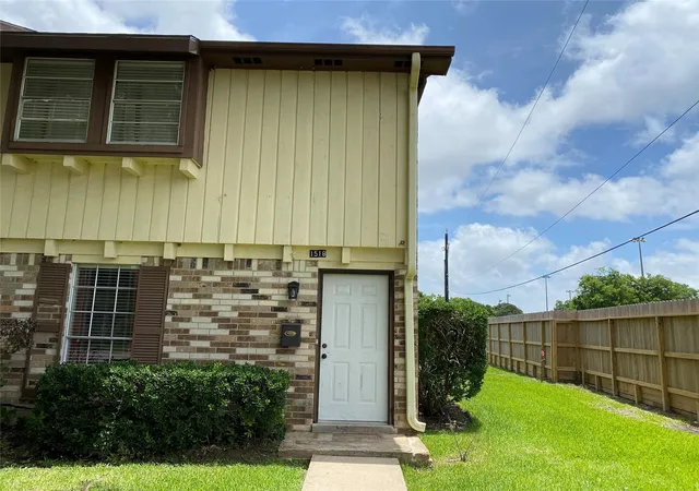 1st image of 1519 S 8th St, La Porte, TX 77571 | MLS# 83357819