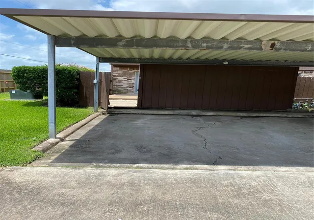 27th image of 1519 S 8th St, La Porte, TX 77571 | MLS# 83357819