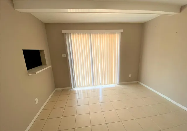 3rd image of 1519 S 8Th St, La Porte, TX 77571 | MLS# 83357819
