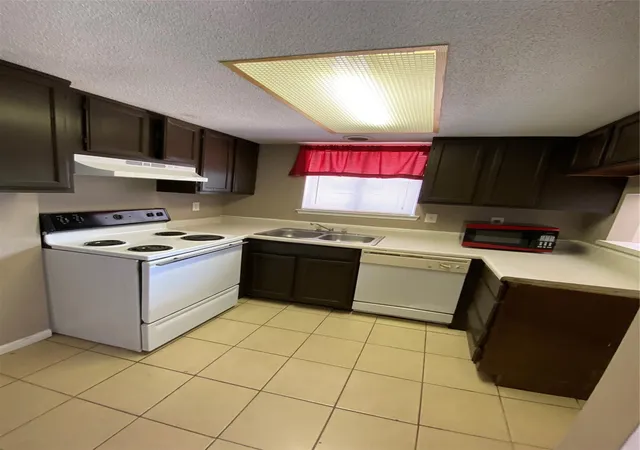4th image of 1519 S 8Th St, La Porte, TX 77571 | MLS# 83357819