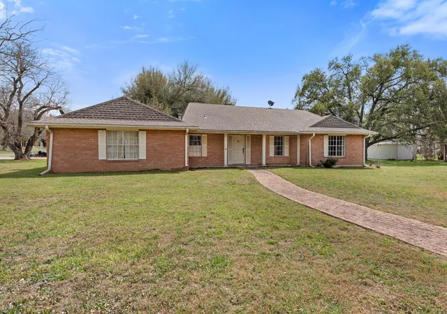 1st image of 608 E Barton St, Calvert, TX 77837 | MLS# 77191292