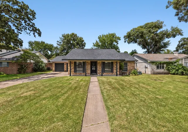 2nd image of 3700 Kingsway Dr, Baytown, TX 77521 | MLS# 14469571