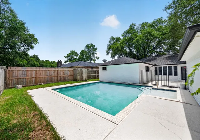 Homes for sale in Friendswood, TX | 16303 Townes Rd, Friendswood, TX 77546 | MLS# 89324767