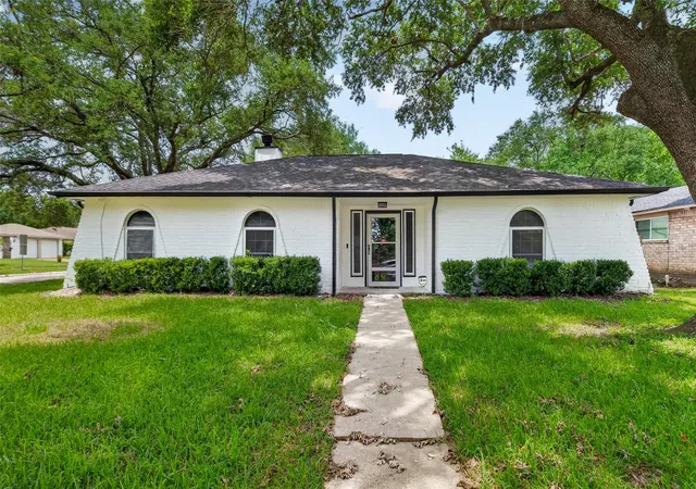 Homes for sale in Friendswood, TX | 16303 Townes Rd, Friendswood, TX 77546 | MLS# 89324767