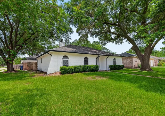 Homes for sale in Friendswood, TX | 16303 Townes Rd, Friendswood, TX 77546 | MLS# 89324767