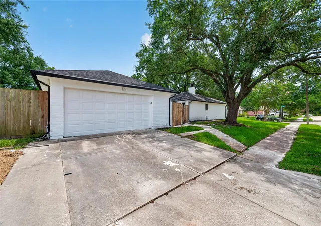 Homes for sale in Friendswood, TX | 16303 Townes Rd, Friendswood, TX 77546 | MLS# 89324767