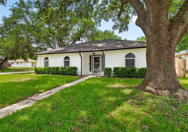 Homes for sale in Friendswood, TX | 16303 Townes Rd, Friendswood, TX 77546 | MLS# 89324767