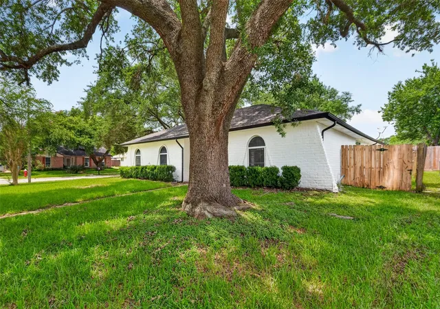 Homes for sale in Friendswood, TX | 16303 Townes Rd, Friendswood, TX 77546 | MLS# 89324767