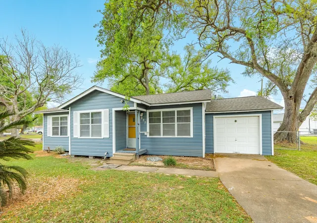 Homes for sale in Clute, TX | 837 Pin Money St, Clute, TX 77531 | MLS# 15884122