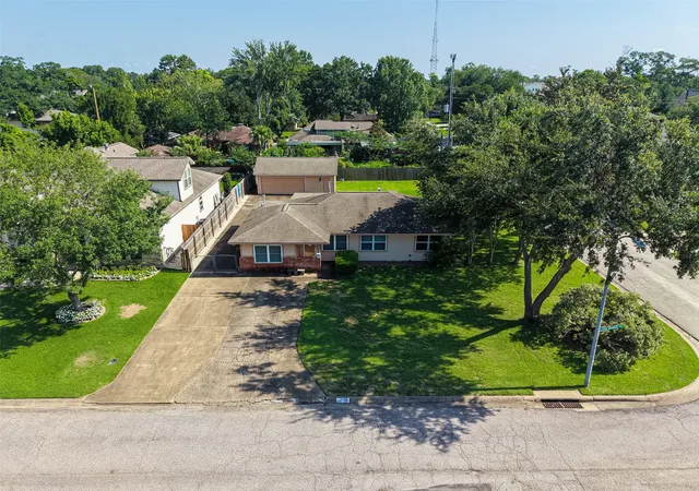 3rd image of 9602 Long Branch Ln, Houston, TX 77055 | MLS# 90211705