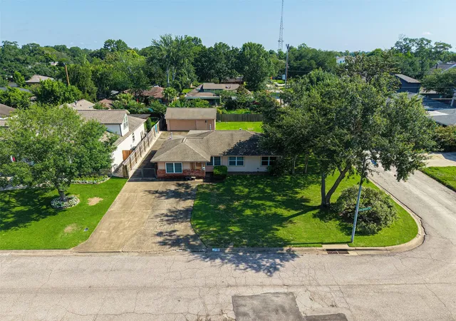4th image of 9602 Long Branch Ln, Houston, TX 77055 | MLS# 90211705