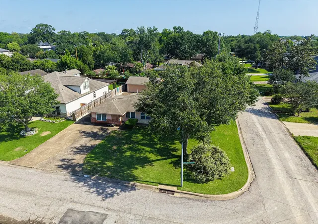 5th image of 9602 Long Branch Ln, Houston, TX 77055 | MLS# 90211705