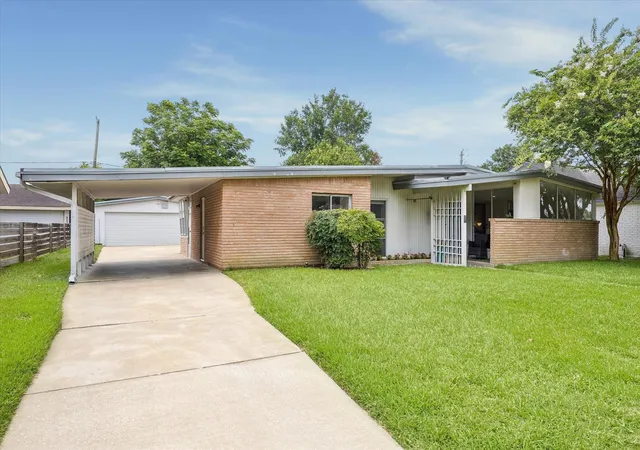 3rd image of 3631 Woodvalley Dr, Houston, TX 77025 | MLS# 55251020
