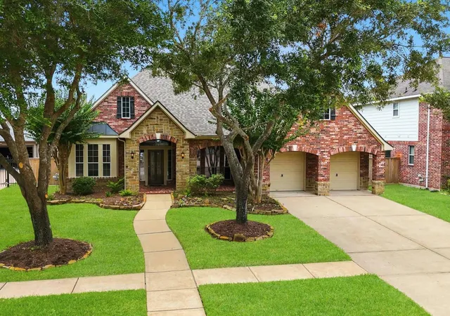 Homes for sale in Sugar Land, TX | 2107 Upland Shadows Dr, Sugar Land, TX 77479 | MLS# 26035456