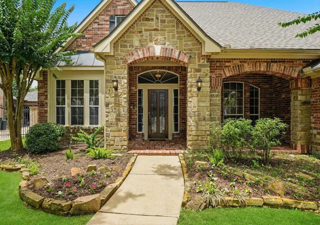 Homes for sale in Sugar Land, TX | 2107 Upland Shadows Dr, Sugar Land, TX 77479 | MLS# 26035456