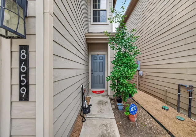 Photo 3 of Single family home for sale at 8659 Cedardale Park Dr, Houston, TX 77063 | MLS# 41646866 | Listing updated on 2026-09-02