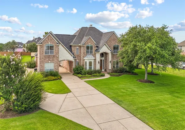 Photo 2 of Sale Pending at 3942 Lake Star Dr, League City, TX 77573 | MLS# 12611907 | Listing updated on 2026-09-10