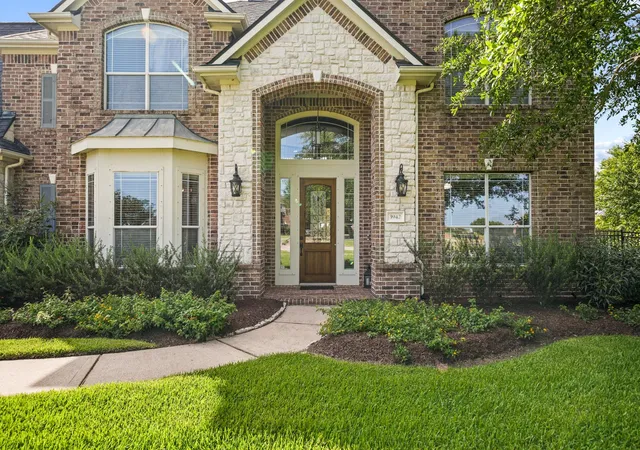 Photo 3 of Sale Pending at 3942 Lake Star Dr, League City, TX 77573 | MLS# 12611907 | Listing updated on 2026-09-10