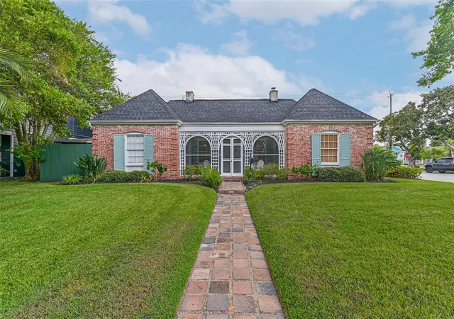 Photo 1 of Sale Pending at 4804 Crockett Blvd, Galveston, TX 77551 | MLS# 37157579 | Listing updated on 2026-09-11
