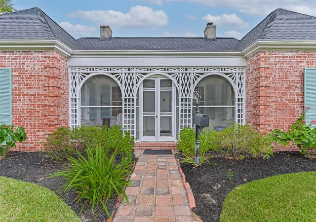 Photo 3 of Sale Pending at 4804 Crockett Blvd, Galveston, TX 77551 | MLS# 37157579 | Listing updated on 2026-09-11