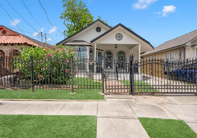 2nd image of 6739 Avenue O, Houston, TX 77011 | MLS# 42717032