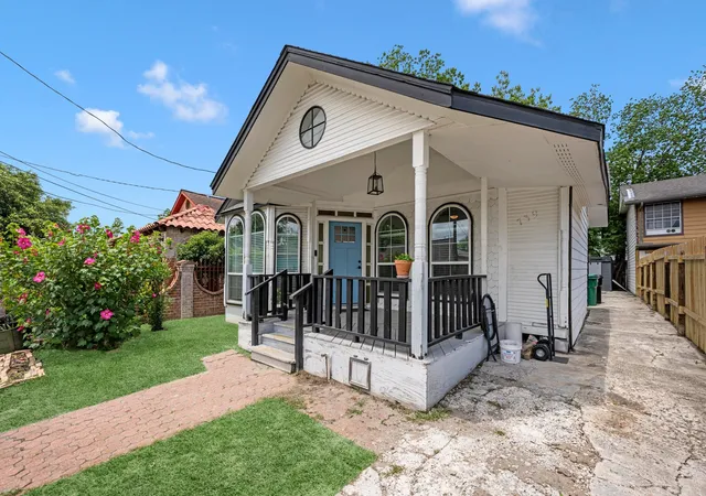 3rd image of 6739 Avenue O, Houston, TX 77011 | MLS# 42717032