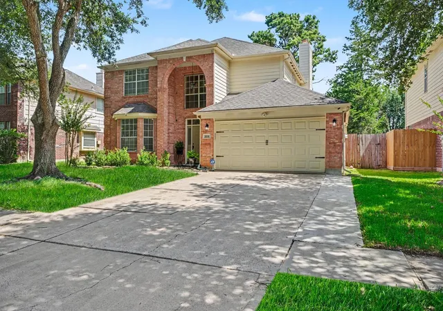 3rd image of 2212 Palm Lagoon Dr, League City, TX 77573 | MLS# 83712357