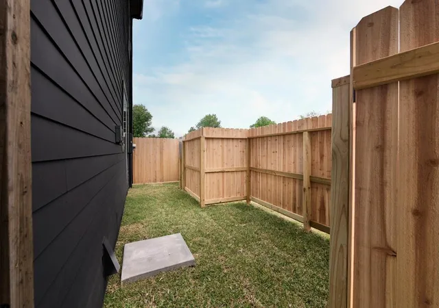 18th image of 5123 Larkspur St #B, Houston, TX 77033 | MLS# 97265788