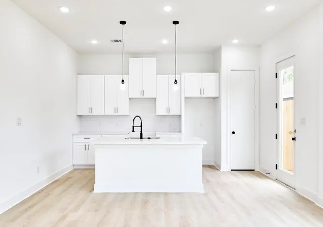 2nd image of 5123 Larkspur St #B, Houston, TX 77033 | MLS# 97265788