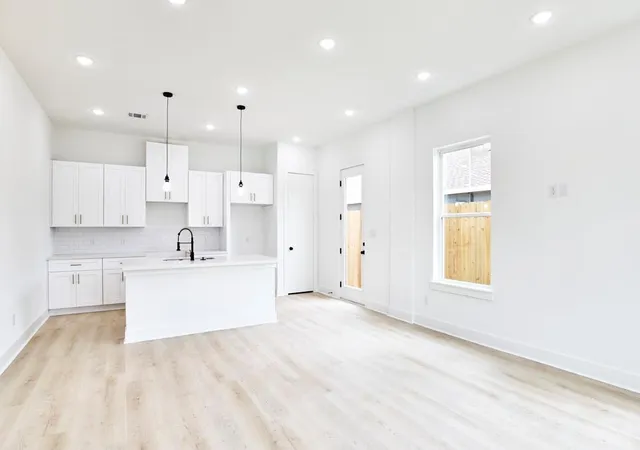 3rd image of 5123 Larkspur St #B, Houston, TX 77033 | MLS# 97265788