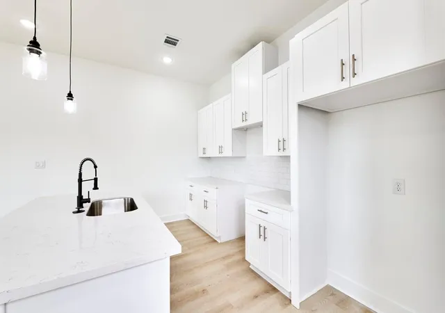 4th image of 5123 Larkspur St #B, Houston, TX 77033 | MLS# 97265788