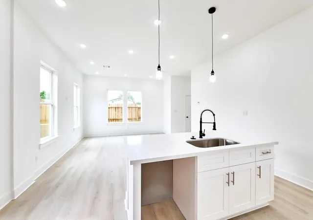 5th image of 5123 Larkspur St #B, Houston, TX 77033 | MLS# 97265788
