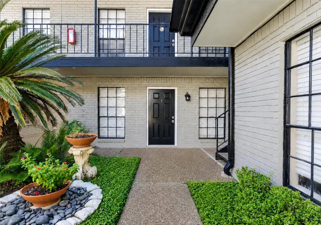 2nd image of 3402 Garrott St #1, Houston, TX 77006 | MLS# 96343797