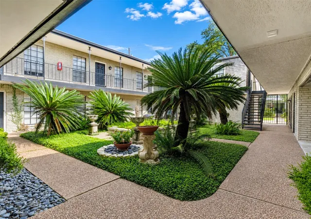 35th image of 3402 Garrott St #1, Houston, TX 77006 | MLS# 96343797