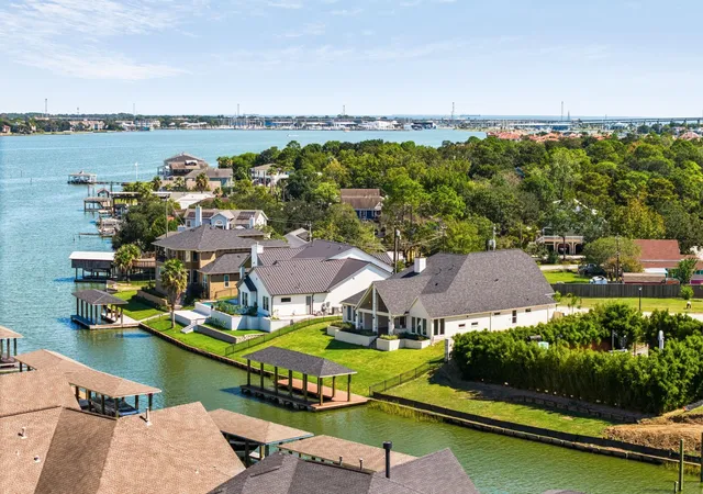 Homes for sale in Kemah, TX | 508 Amalfi Dr, Kemah, TX 77565 | MLS# 12699786