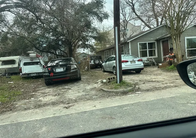 5th image of 1404 E 34Th St, Houston, TX 77022 | MLS# 84224637