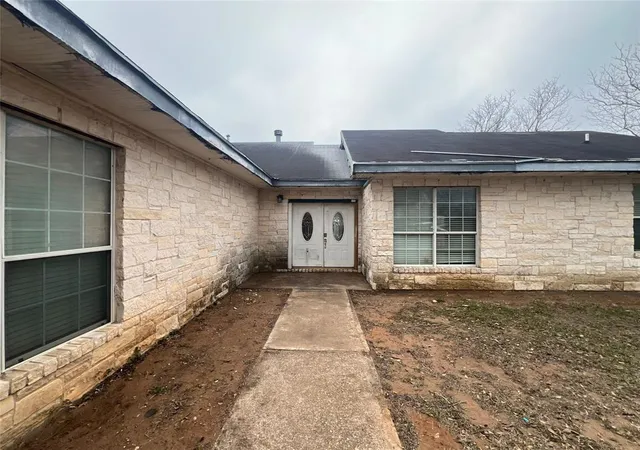 Homes for sale in Giddings, TX | 1448 Private Road 6013, Giddings, TX 78942 | MLS# 13260321