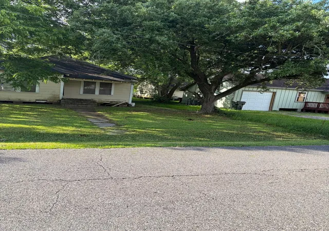 2nd image of 2408 19th St, Port Arthur, TX 77640 | MLS# 65922948