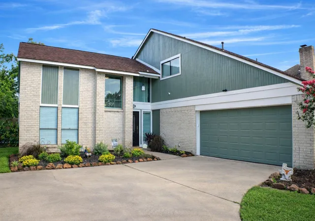 1st image of 403 Banyan St, Lake Jackson, TX 77566 | MLS# 15641735