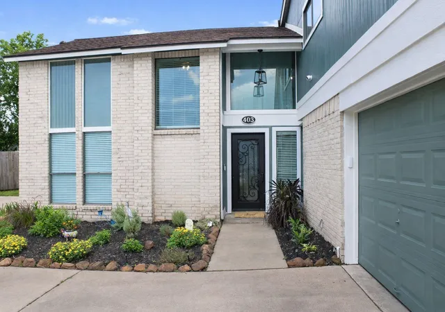 2nd image of 403 Banyan St, Lake Jackson, TX 77566 | MLS# 15641735