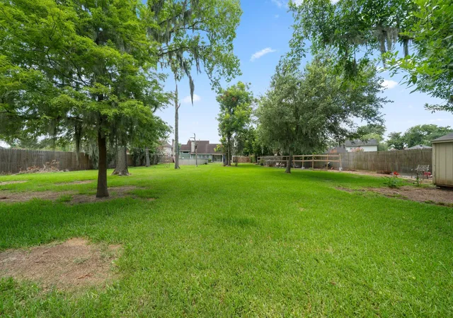 31st image of 403 Banyan St, Lake Jackson, TX 77566 | MLS# 15641735