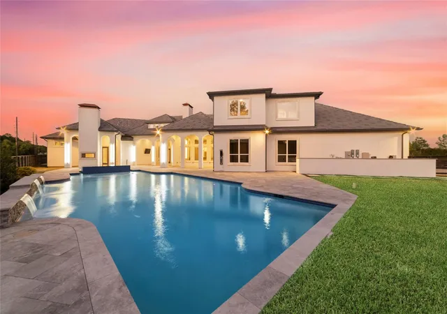 Photo 3 of Single family home for sale at 2 Little Sorrell Ct, Tomball, TX 77377 | MLS# 55628514 | Listing updated on 2026-08-29