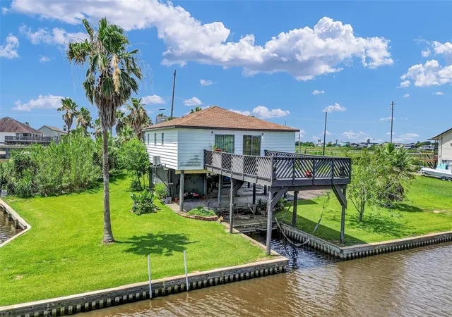 2nd image of 1571 Blue Water Dr, Freeport, TX 77541 | MLS# 74425427
