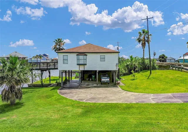 Photo 3 of Single family home for sale at 1571 Blue Water Dr, Freeport, TX 77541 | MLS# 74425427 | Listing updated on 2026-08-23